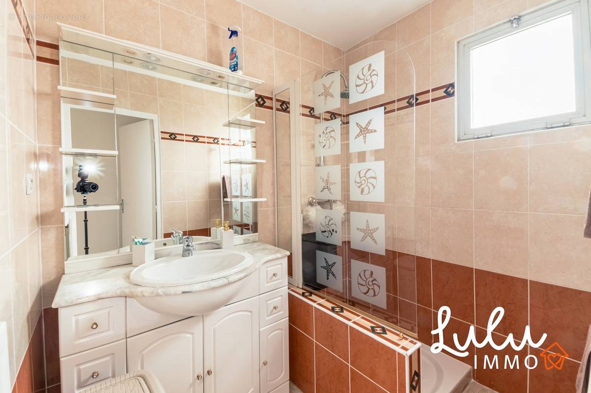 Champagne-au-mont-d'or - Appartement T3 72m2 Avec Deux Balcons  - photo 8