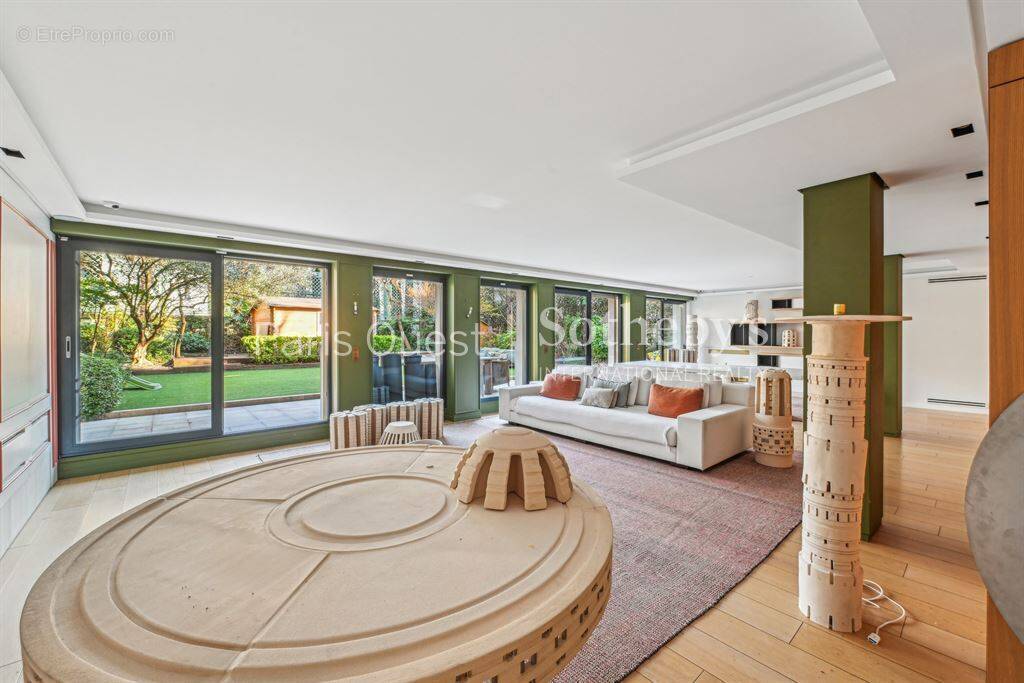 Appartement à NEUILLY-SUR-SEINE