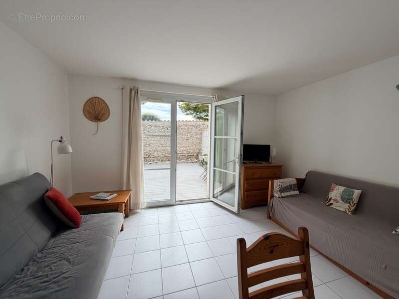 Appartement  avec extérieur clos de murs  au port de st martin de ré - photo 8
