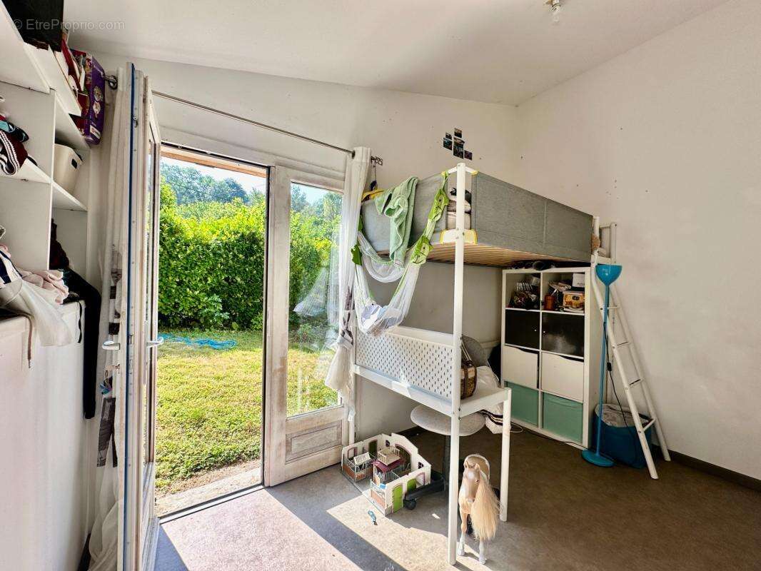 Authentique maison en pierre de plain-pied 112m2 avec 4 chambres et jardin - photo 8