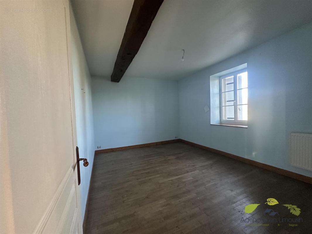 Maison à SAINT-LEONARD-DE-NOBLAT