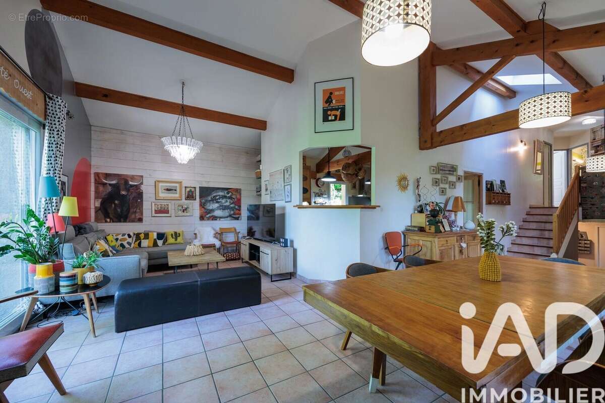 Photo 4 - Maison à SAINT-GENIS-LES-OLLIERES