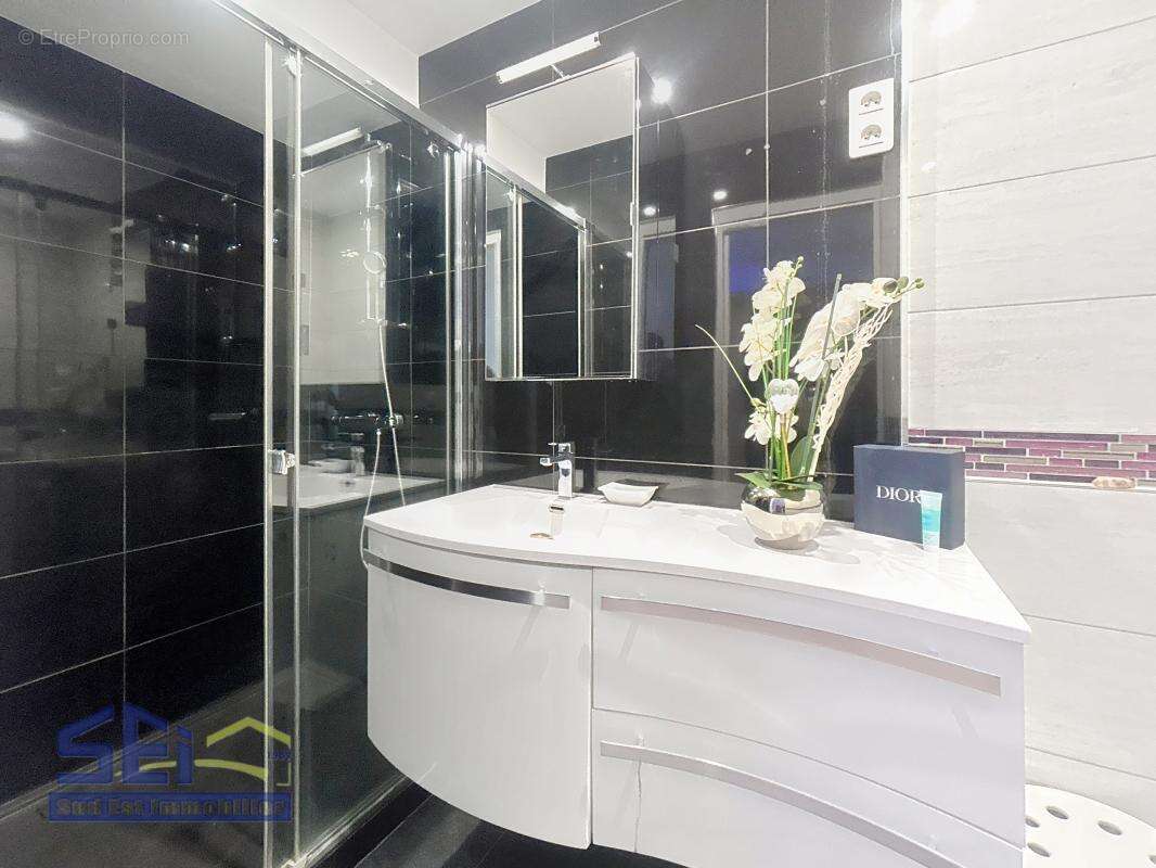 Appartement à SAINT-MAUR-DES-FOSSES