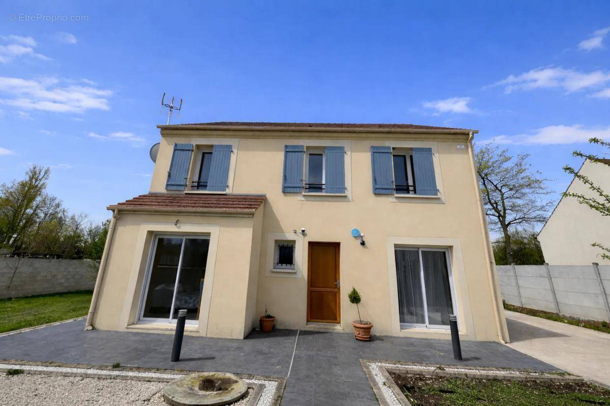 Maison à DAMMARIE-LES-LYS