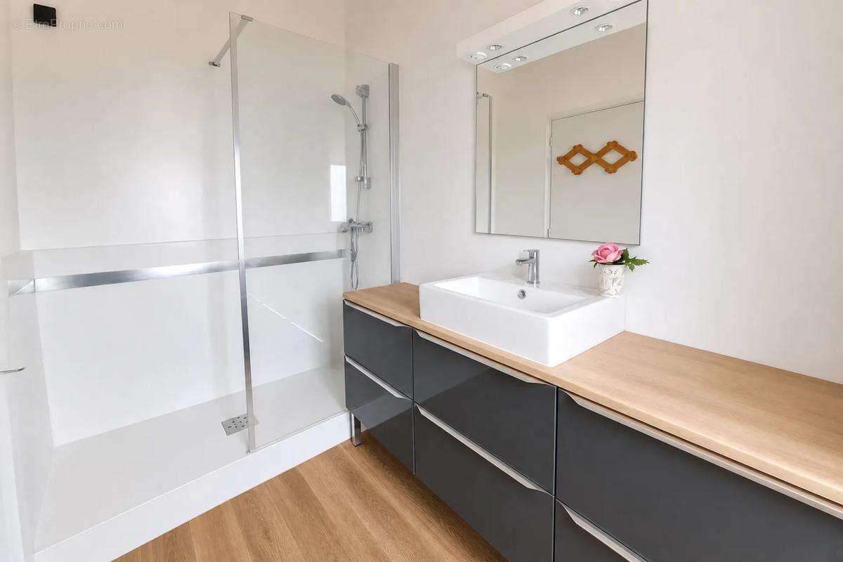 Spacieuse maison de 8 pièces à Murat-sur-Vèbre - photo 15