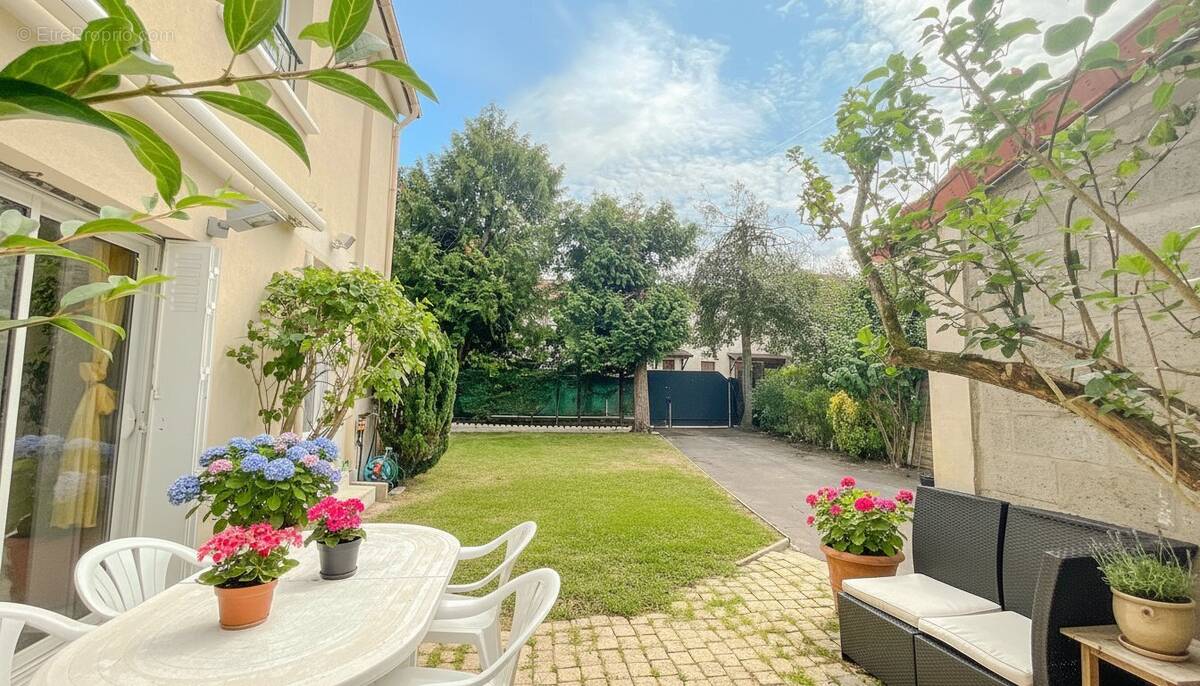 Maison à SURESNES