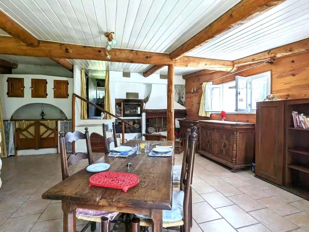 Propriété 2 maisons - Terrain 55330 m² - photo 5
