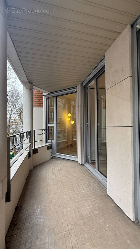 Appartement à PARIS-16E
