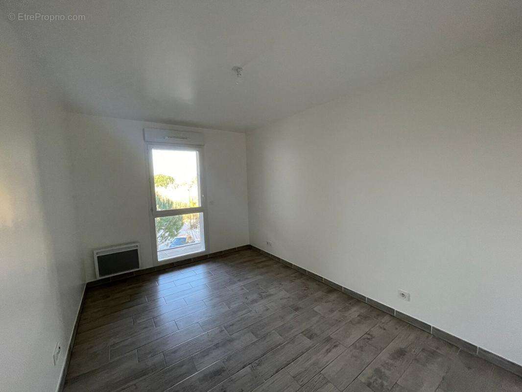 Plage, Nature et Piscine - T2 récent + parking - Hyères (83400) - photo 4