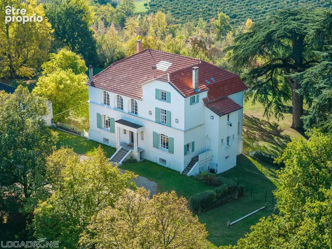 Entre Élégance et Nature : Domaine de Caractère avec Gîtes et Vue Dominante - photo 2