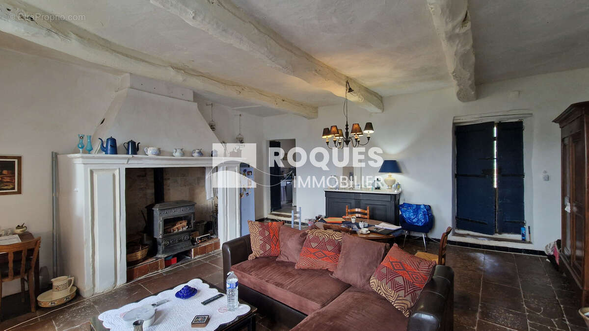 Sud Lodève, propriété en pierre193 m2 habitables plus dépendances, le tout sur 58 ha - photo 16