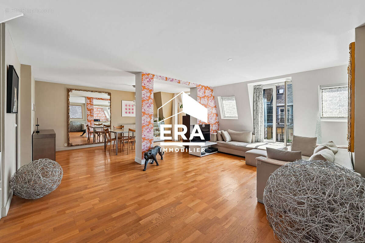 Appartement à PARIS-8E