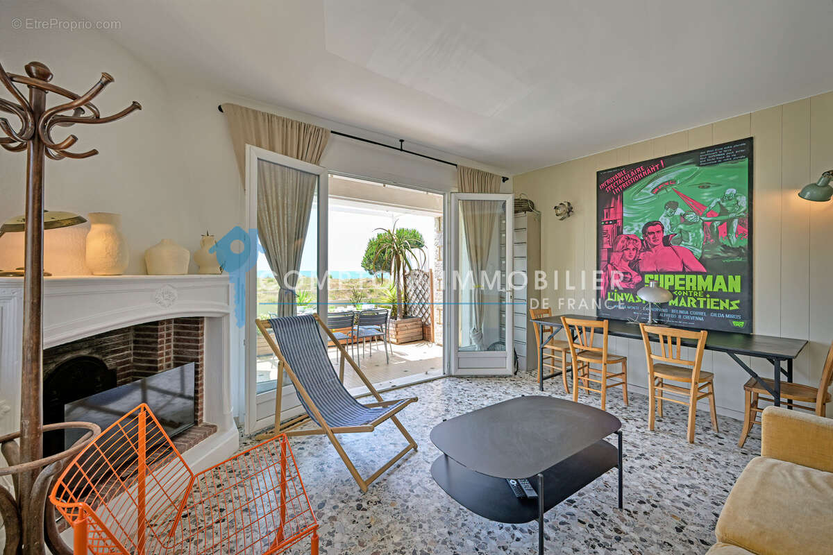 Dépt Gard (30), à vendre Le-Grau-Du-Roi 1ère Ligne Appartement F4 - Terrasse de 35m2 - Parking - Cellier - photo 2