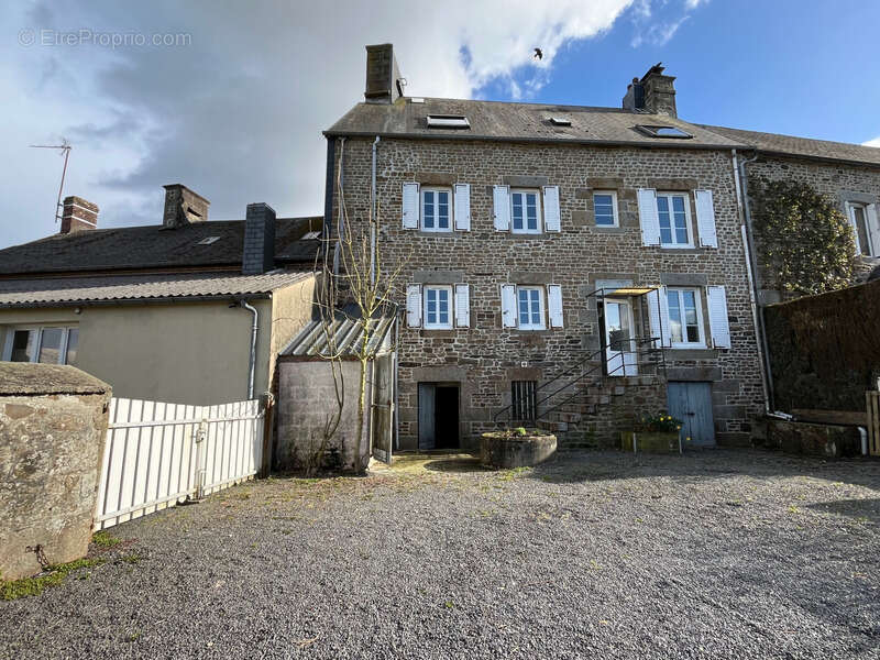 Maison en pierres de 140 m² – 6 chambres – Saint-Sever-Calvados (Noues-de-Sienne) - photo 4