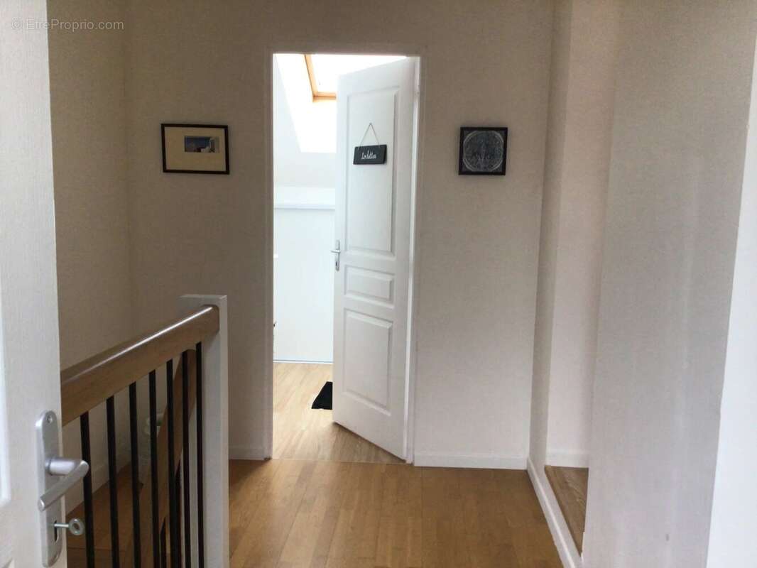 Maison à VENEUX-LES-SABLONS