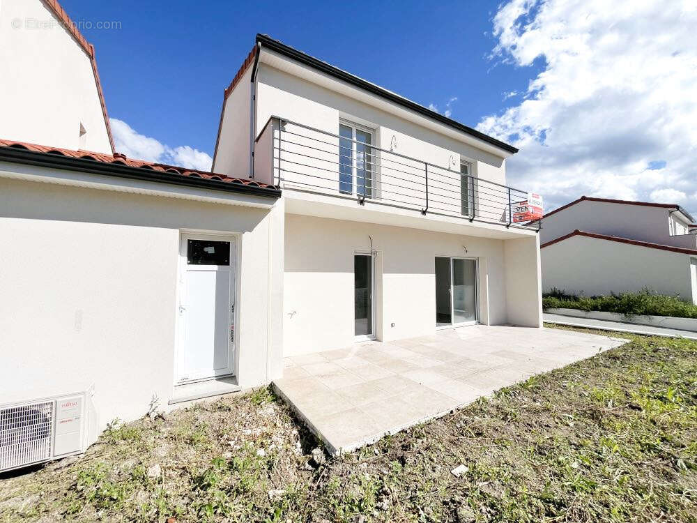 Maison à SAINT-BEAUZIRE