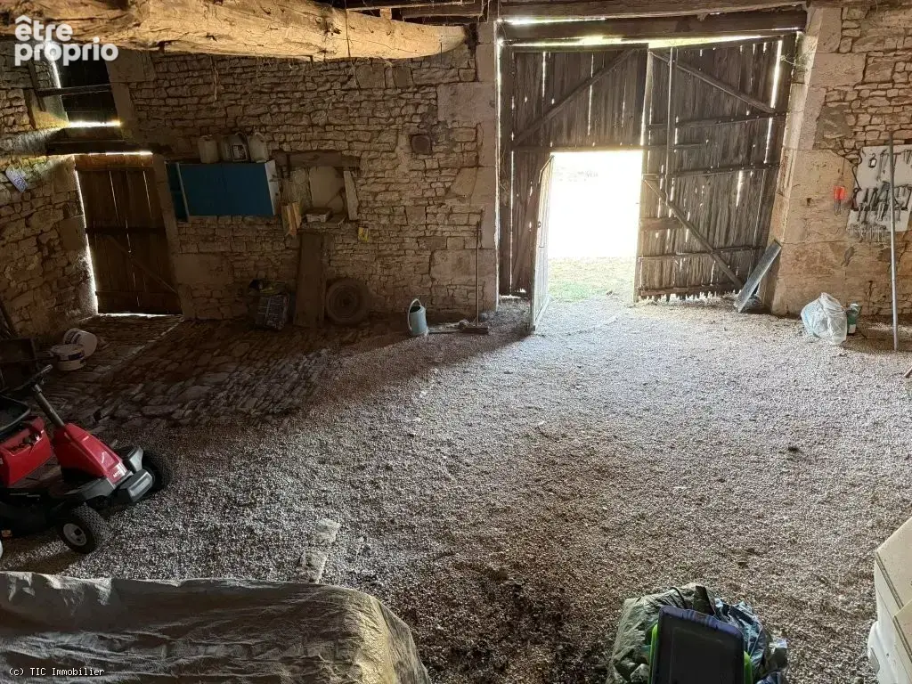 Grange A Rénover Avec Un Jardin Clos Sur 961m² Près de Ruffec - photo 7