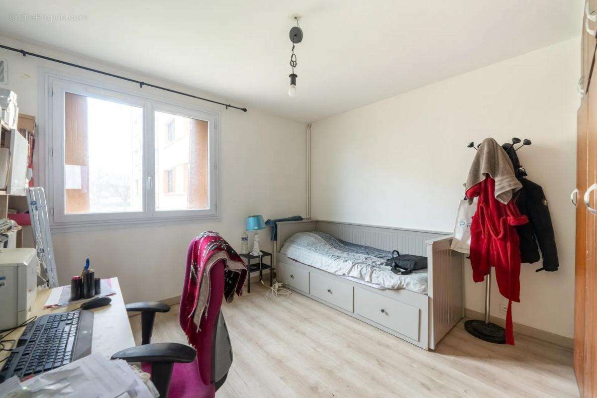 Appartement à LES CLAYES-SOUS-BOIS