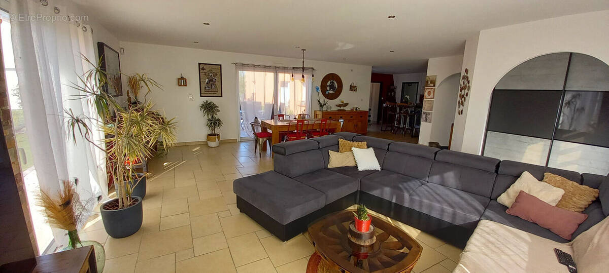 Maison à FROSSAY
