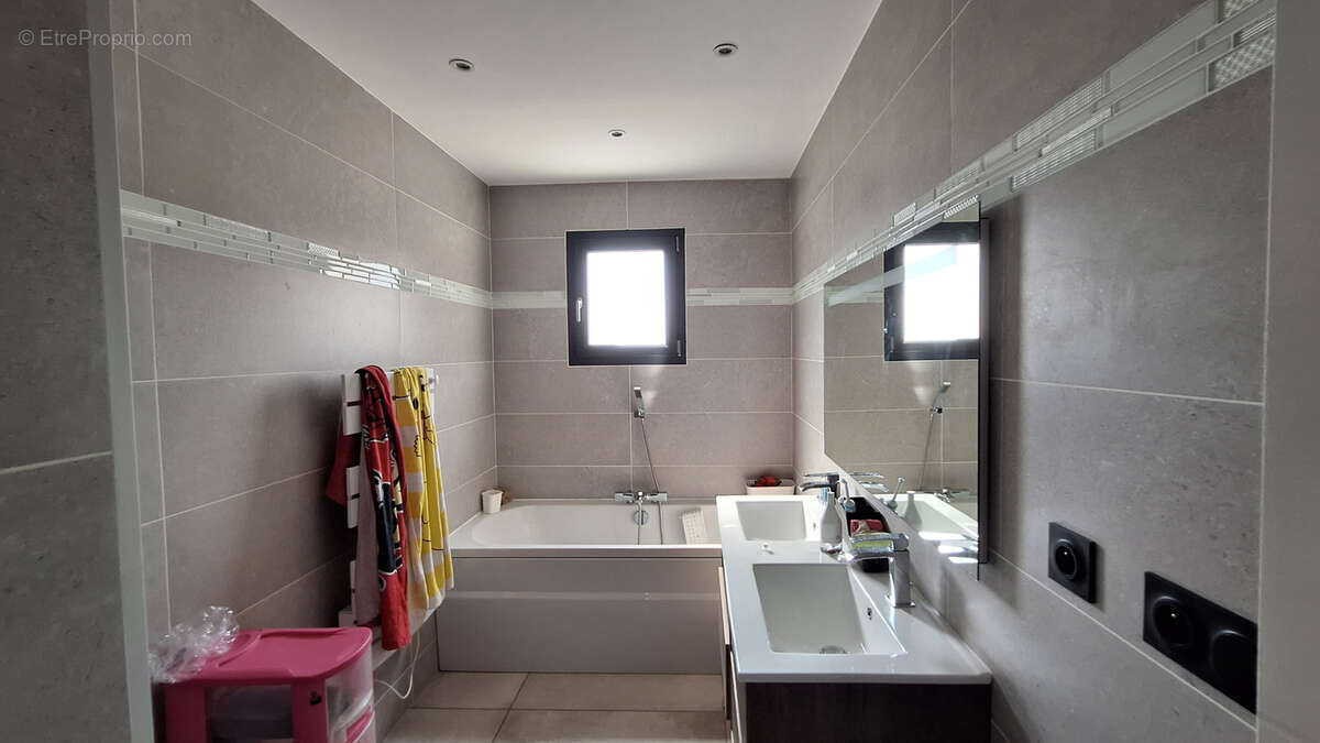 Maison à CHANAT-LA-MOUTEYRE