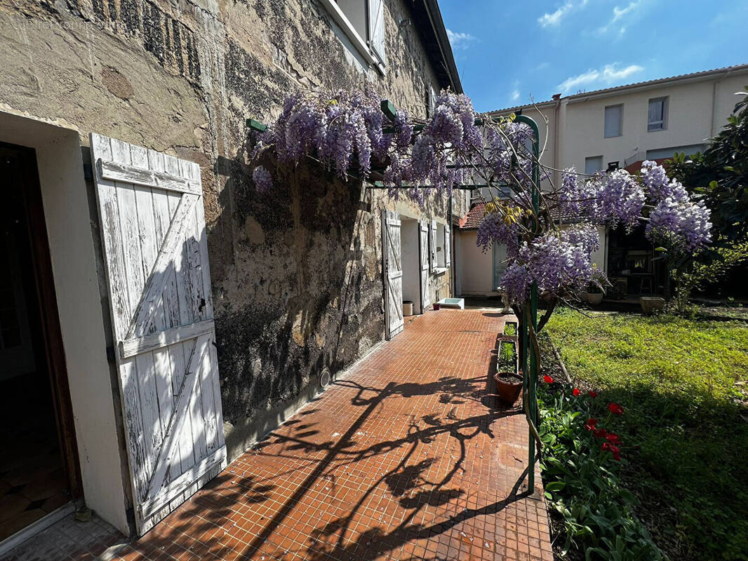 Appartement à PIERRE-BENITE