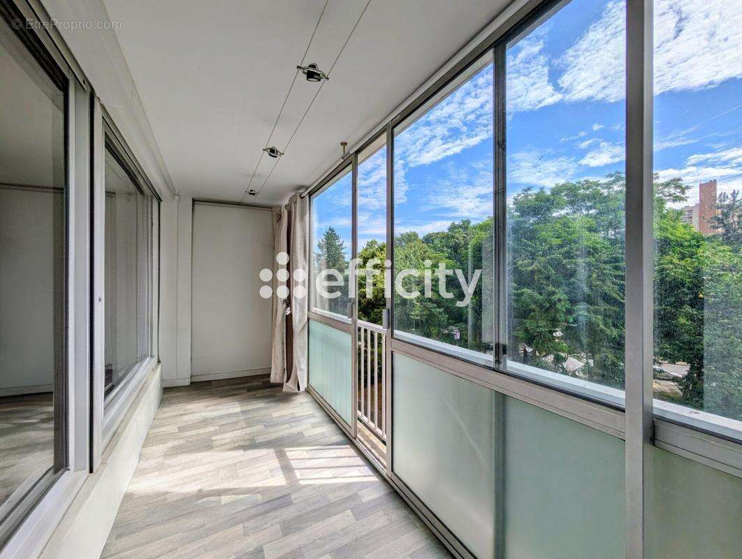 Appartement 100 m² à Enghien-Les-Bains  - photo 11