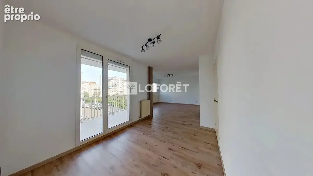 Proche Monplaisir - Appartement  T3 - Balcon - Garage double - photo 3