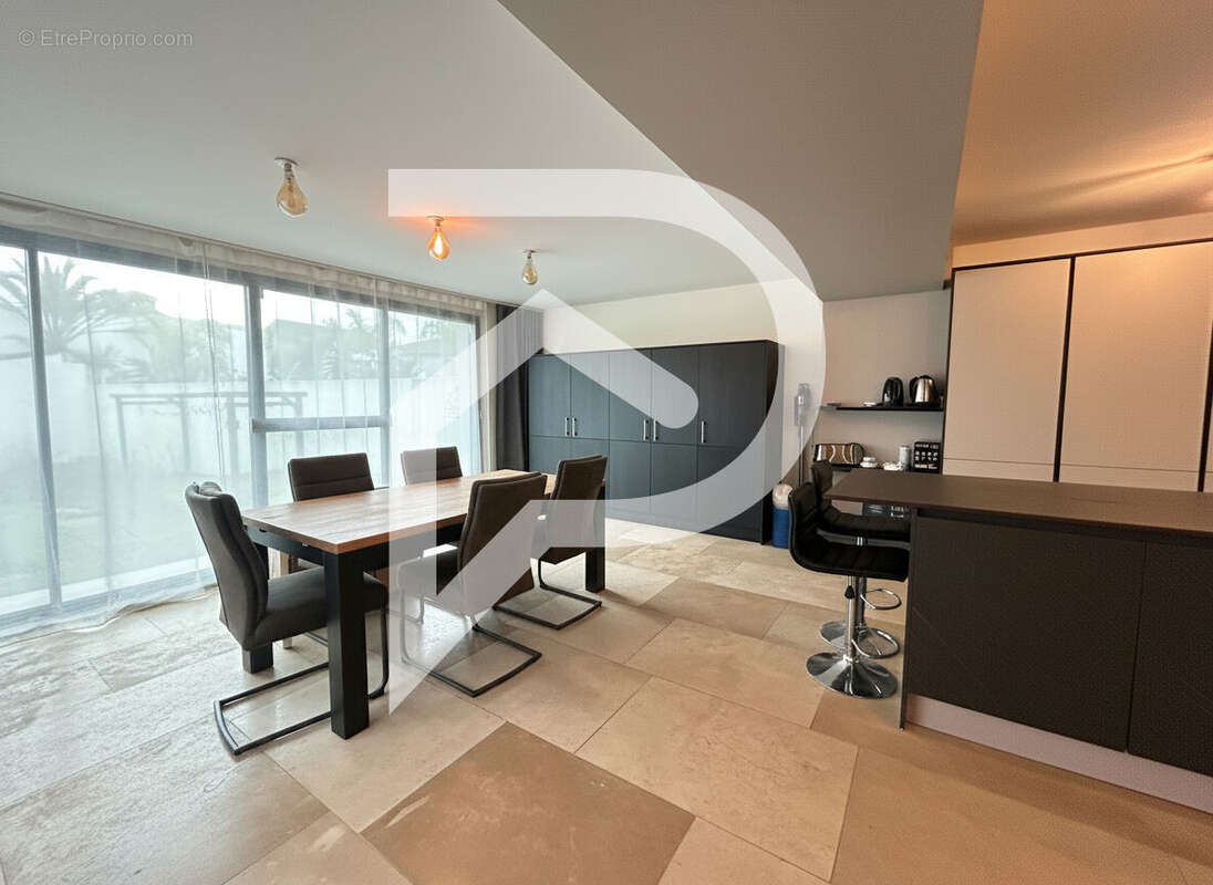 Maison à SAINT-LAURENT-D'AIGOUZE