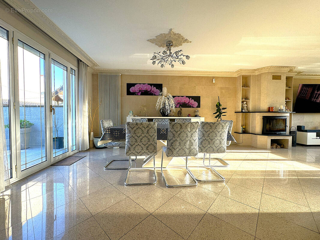 Photo Maison à Drancy au prix de 569 000€