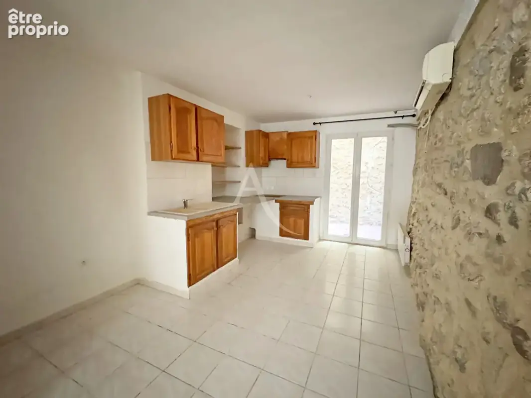 TERRATS : Charmante maison de village  4 pièces - 70 m² rénovée . - photo 2