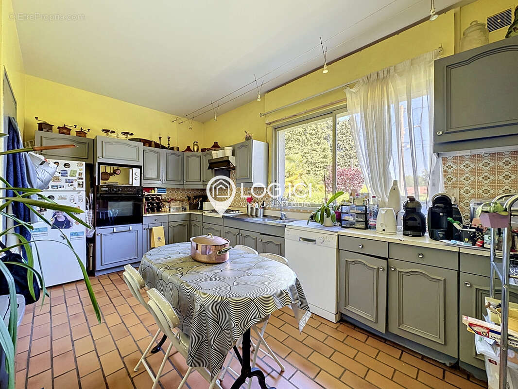 NAY - Vente Maison familiale atypique T9 sur 3 niveaux avec piscine - photo 10