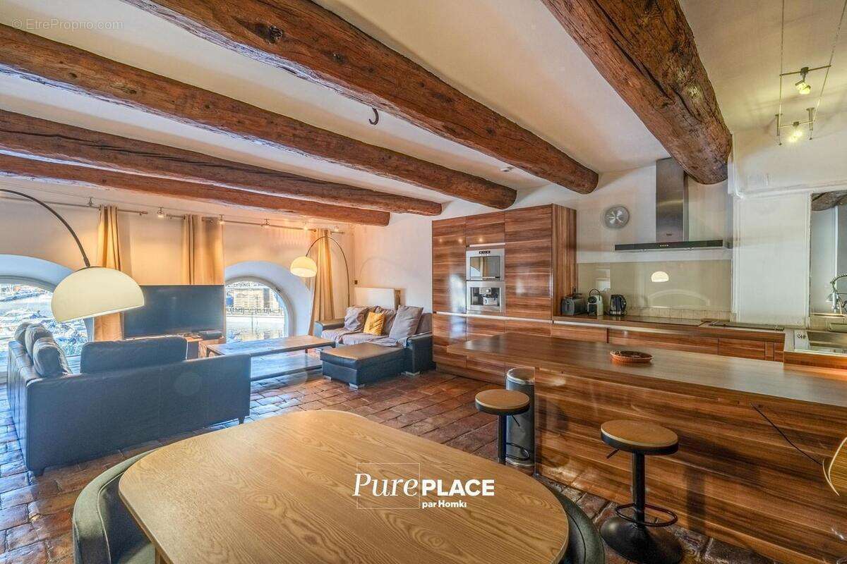 Appartement à MARSEILLE-1E