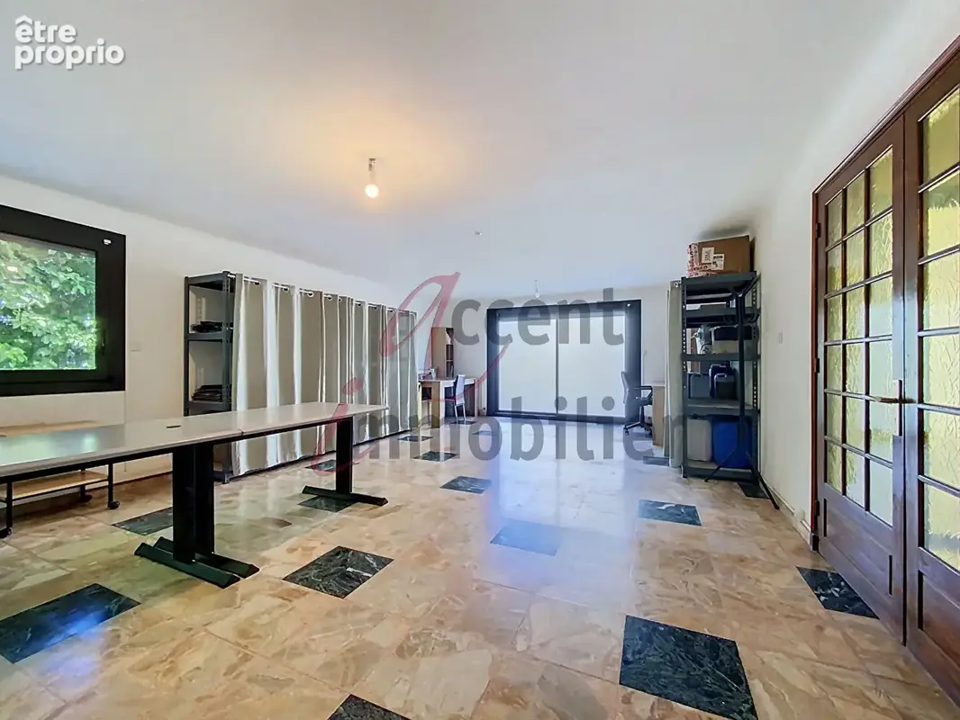 Maison familiale de 328 m² avec piscine et possibilité de 2 logements - photo 10