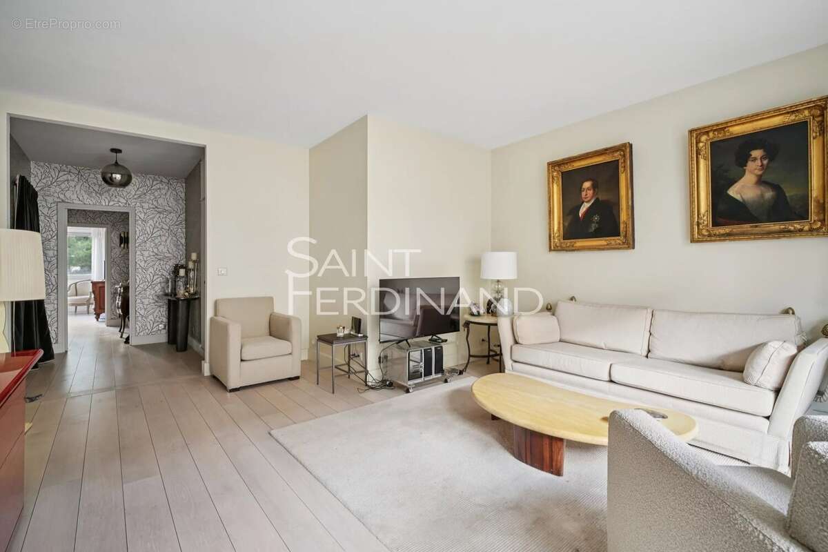 Appartement à PARIS-16E