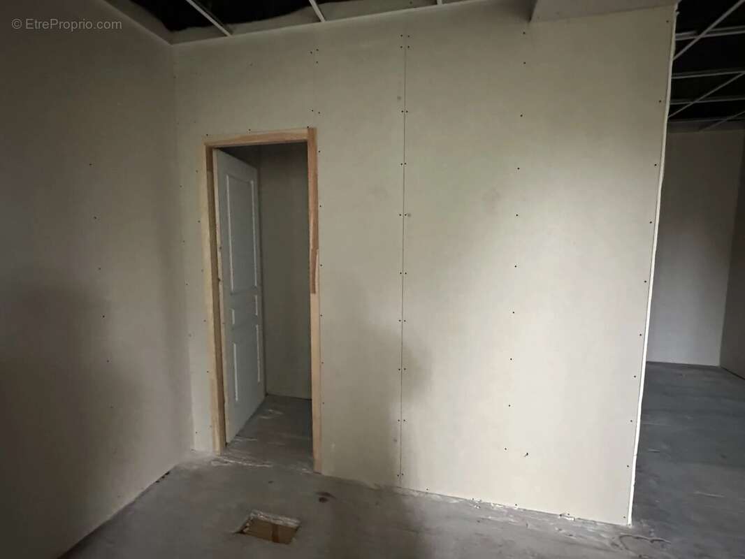 Ancien commerce à vendre, avec possibilités de faire des appartements - photo 12
