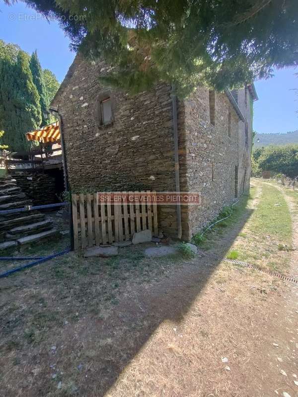 Maison à SAINT-GERMAIN-DE-CALBERTE