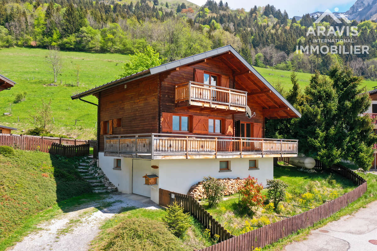 Maison à MONTMIN