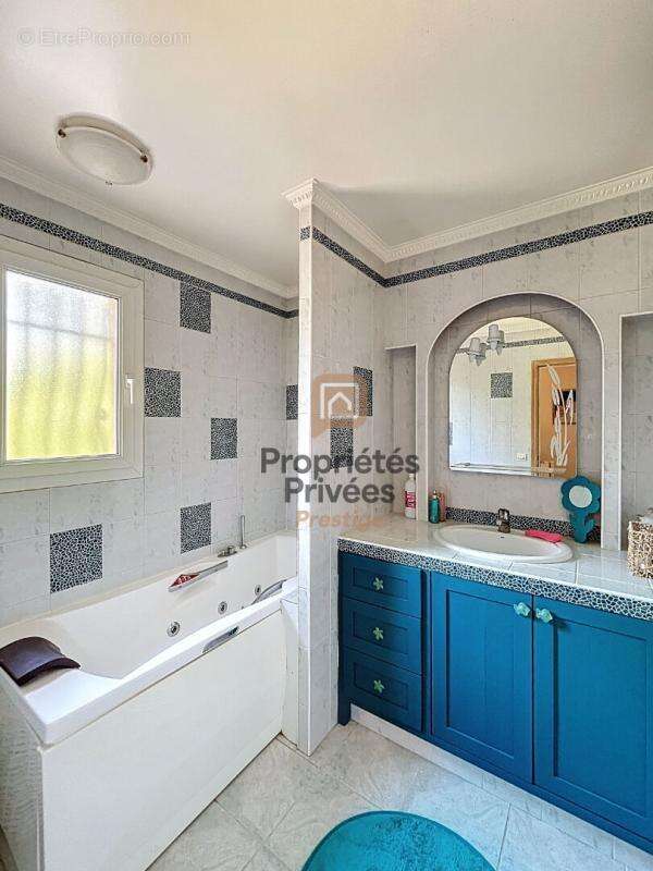 Maison à SAINT-MAXIMIN-LA-SAINTE-BAUME