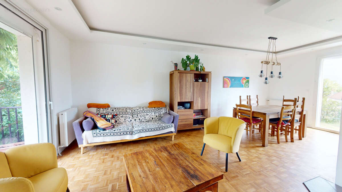 Maison à NEAUPHLE-LE-CHATEAU