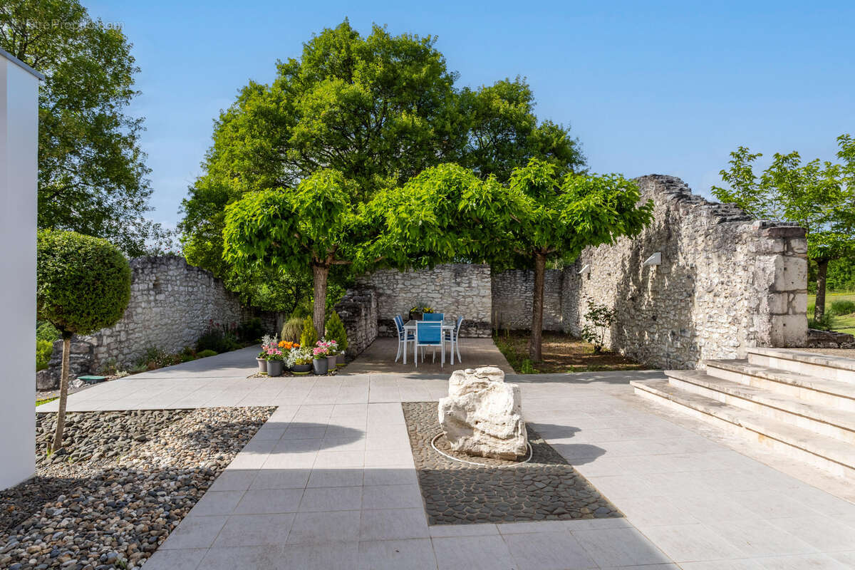 Maison à MONTAIGU-DE-QUERCY
