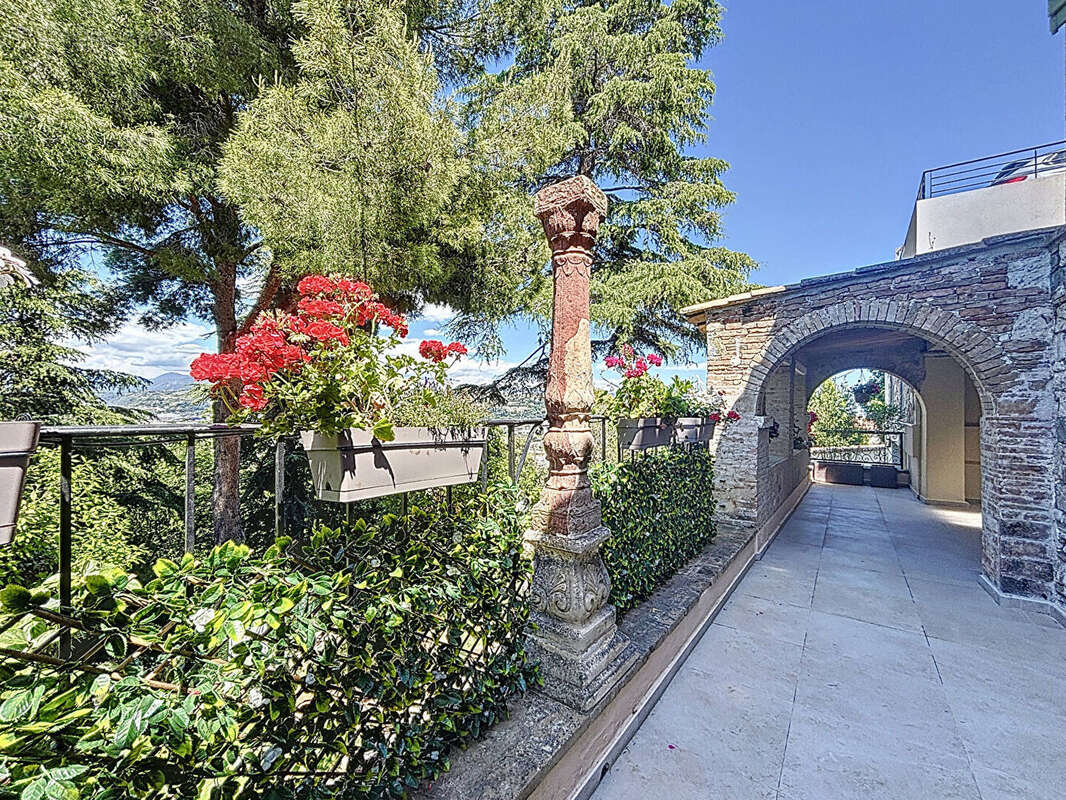 Appartement à SAINT-LAURENT-DU-VAR