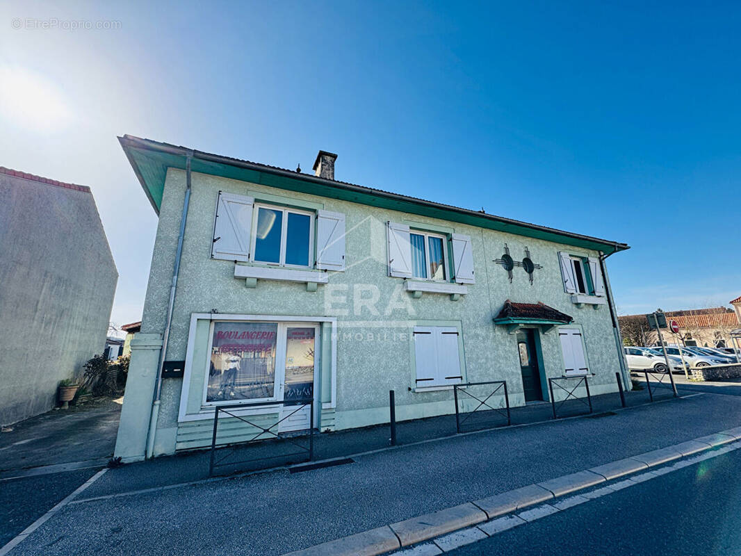 Maison à VILLECOMTAL-SUR-ARROS