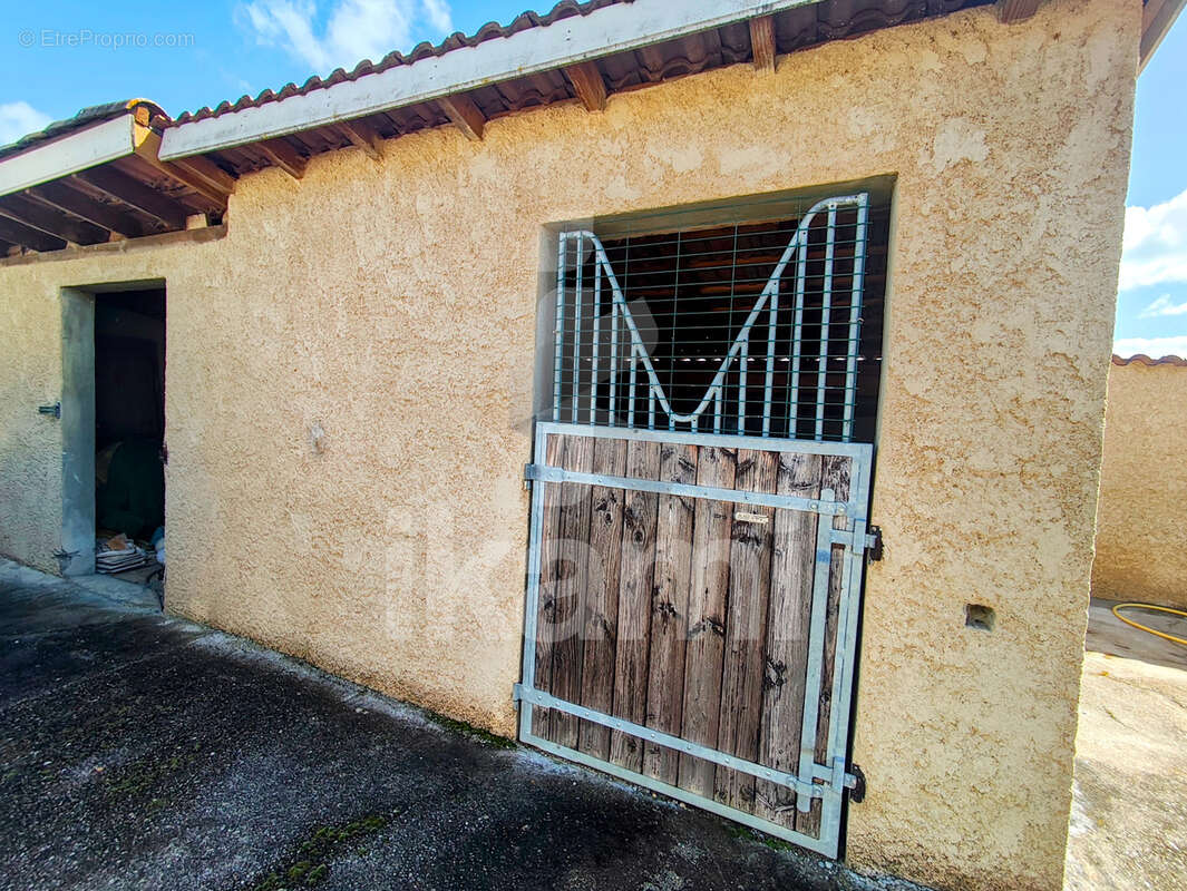 Maison à CHARMES-SUR-L'HERBASSE