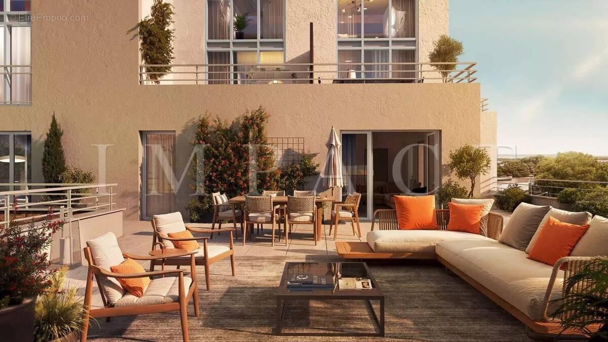 Appartement à CHATEAUNEUF-GRASSE