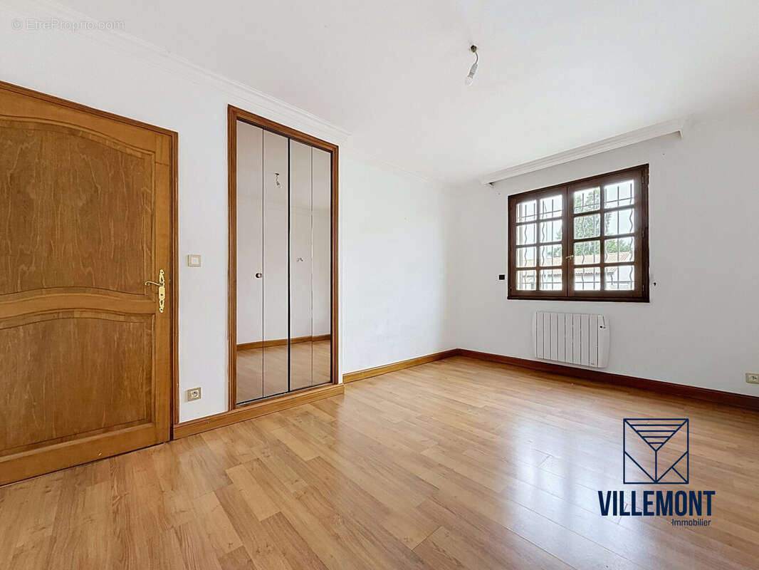 Chambre 3 /15.24m² avec placard