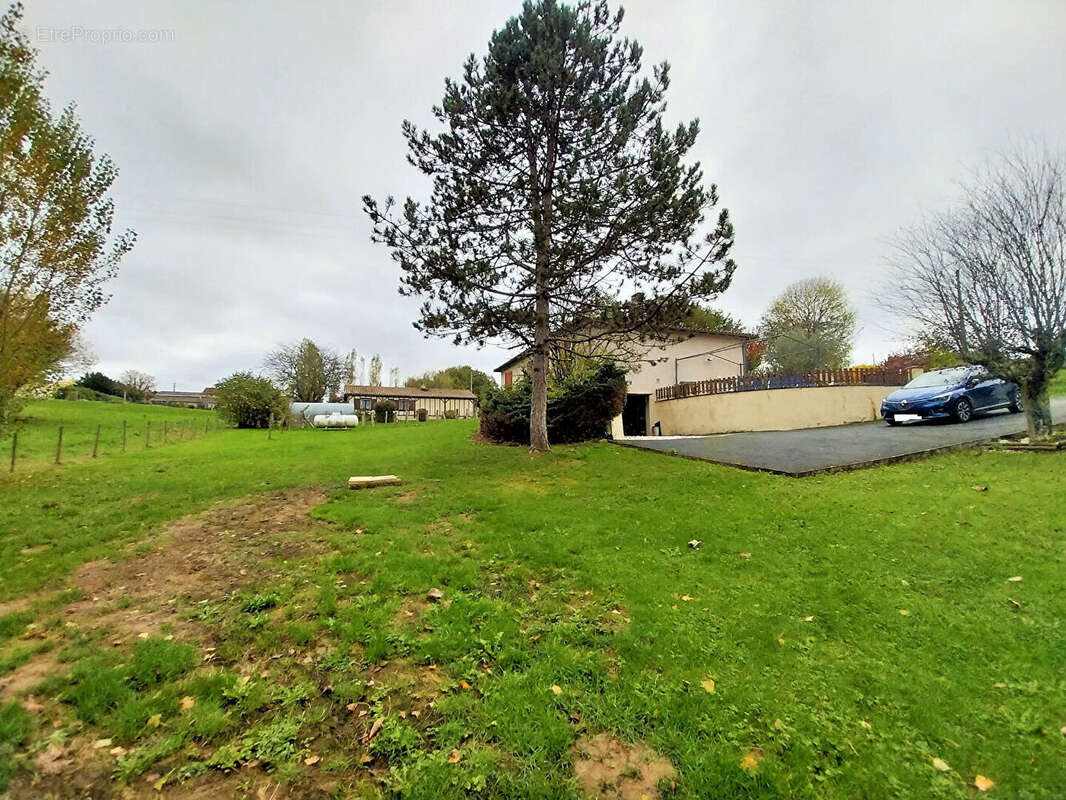 Maison à FOUGUEYROLLES