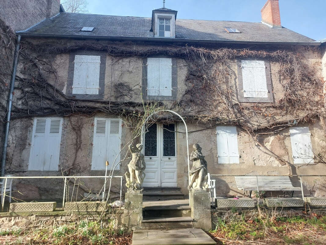 Maison à BUSSET