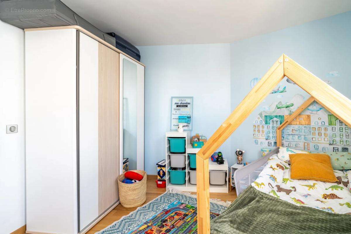 Appartement à COURBEVOIE