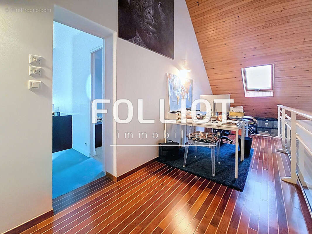 Maison T10 (260m²) à vendre à SAINT MARTIN DE BREHAL 50290 - photo 9