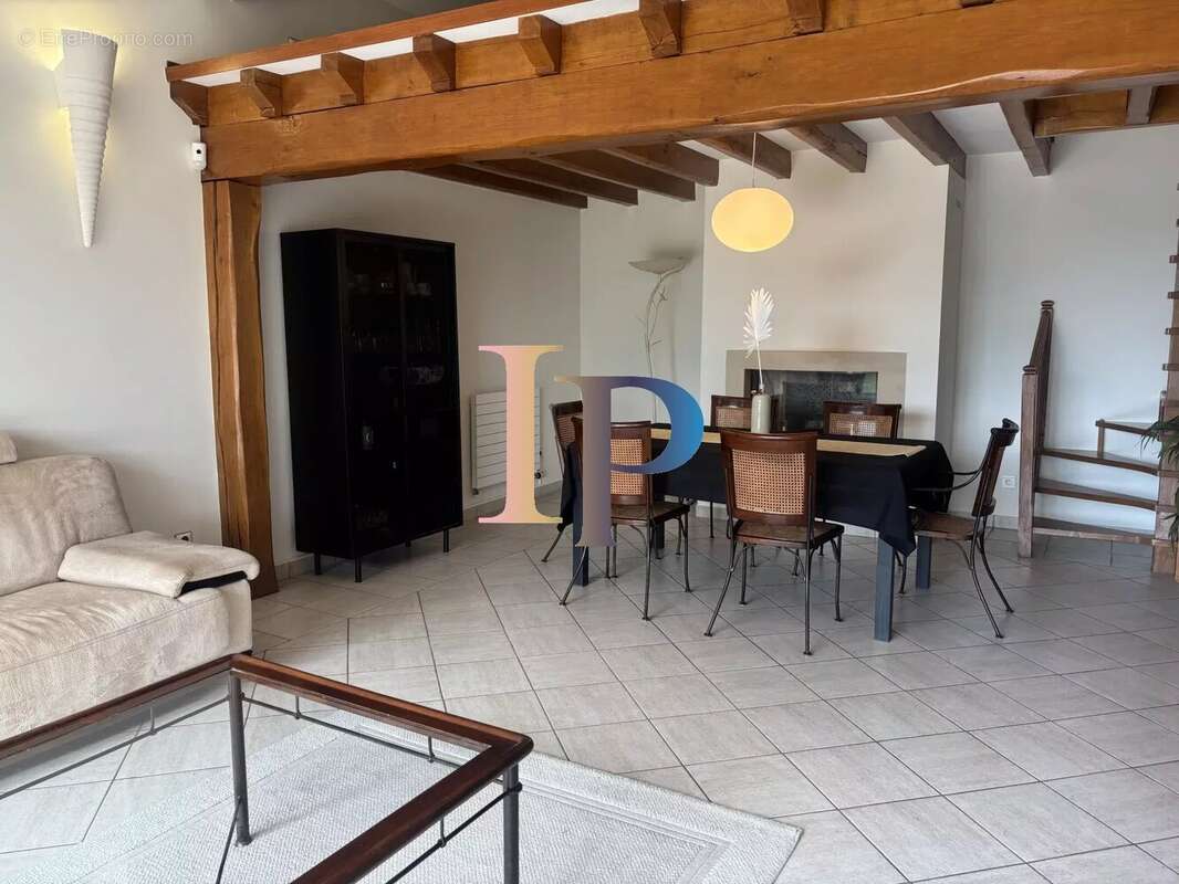 Maison à POUILLY-SOUS-CHARLIEU
